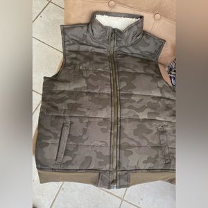 ✅Lee Green camouflage youth vest size Medium ✅